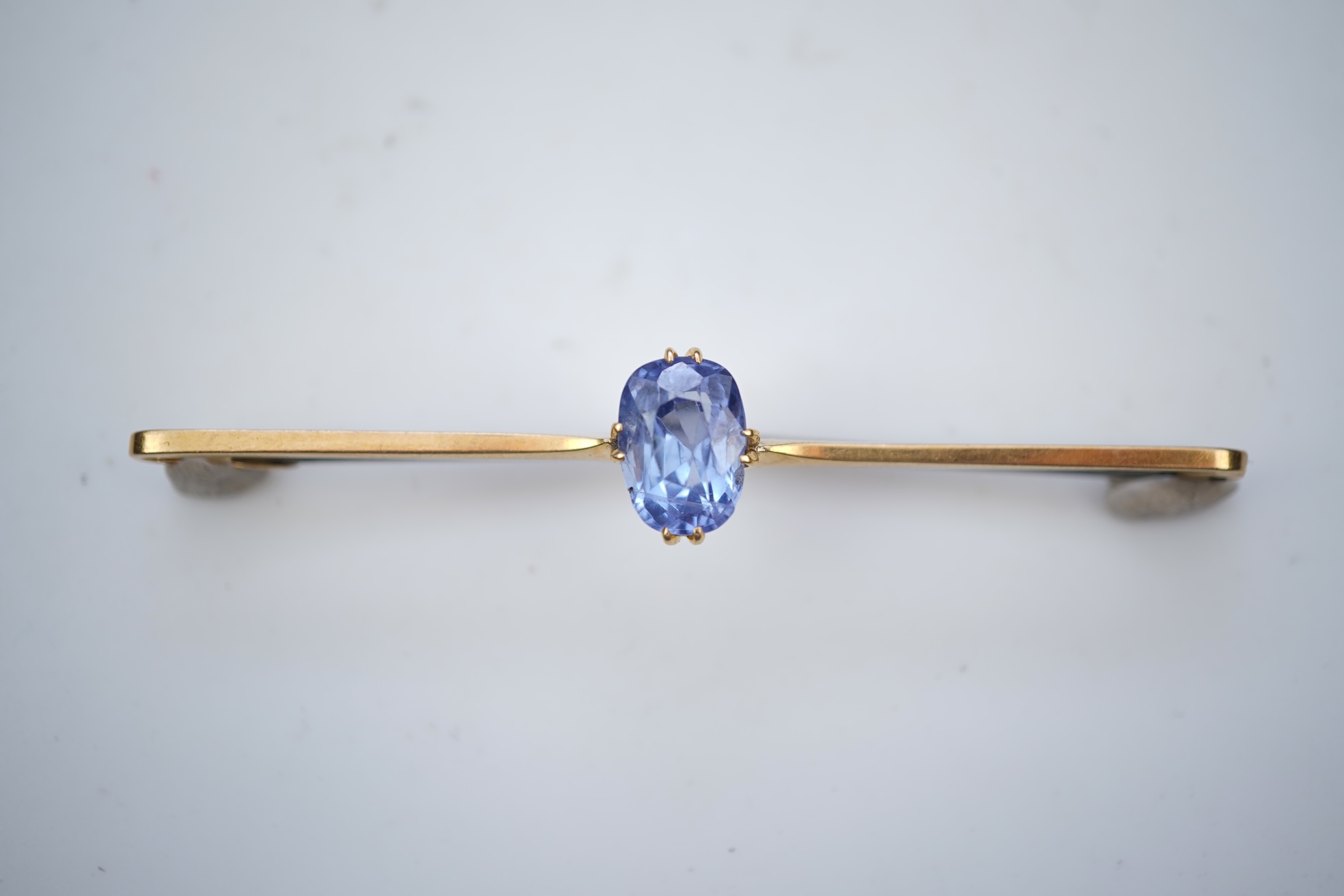 A sapphire bar brooch, early 20th century